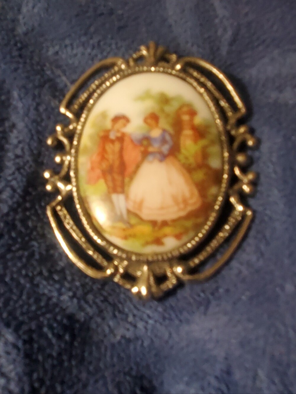 Vintage Fragonard Style Porcelain Courting Brooch Tested Positive Twice 10k Gold